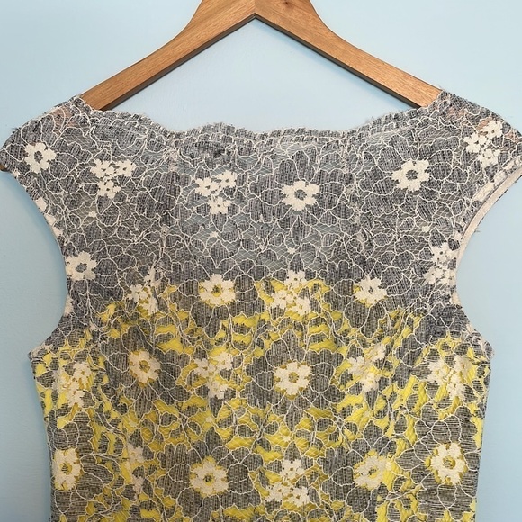 Maggy London Grey and Yellow Floral Lace Bodycon Boat Neck Midi Dress Sz 4 - Picture 4 of 7